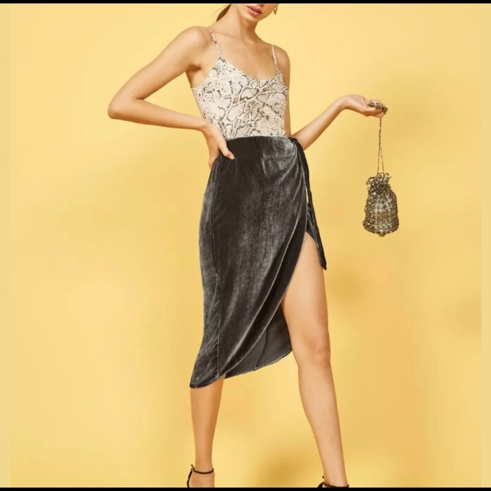 $178 NWT SOLD OUT Reformation Velvet Skirt XS